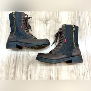 Woman’s Levi’s lace up boots- 8